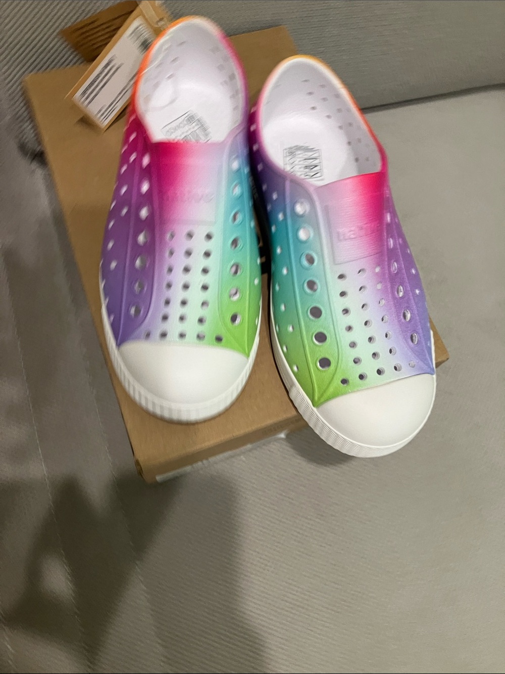 NEW IN BOX NATIVE Kids Rainbow Gradient Slip-On Shoes - Multi SIZE C11 - Picture 2 of 12